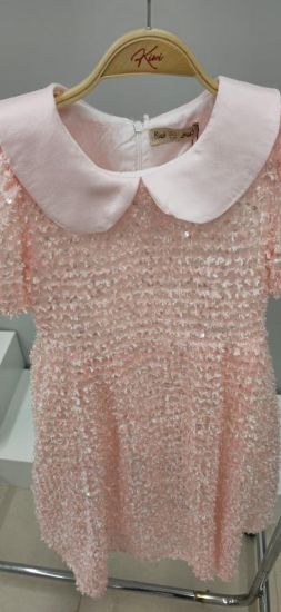 صورة فستان بريق وردي بلمسات فاخرة وفينكه في نصف الفستان